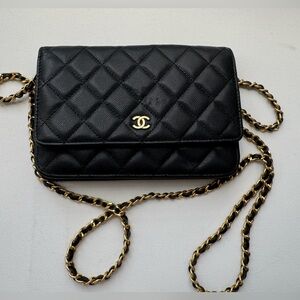 Excellent condition LUXE WOC wallet in chain cross body handbag $450